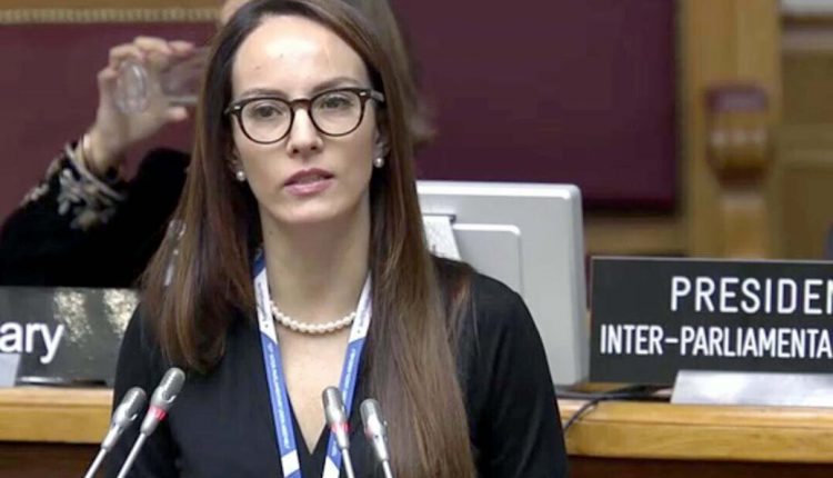 la-senadora-gabriela-cuevas-renuncia-al-pan-para-apoyar-a-lopez-obrador-video